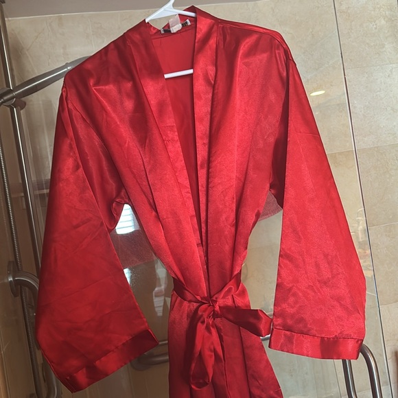 Vintage red silky like long sleeve robe pockets medium - Picture 2 of 7